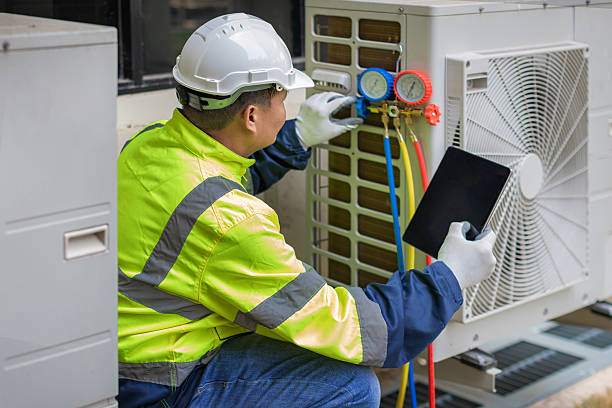 Professional Hvac technician working in Ely, IA
